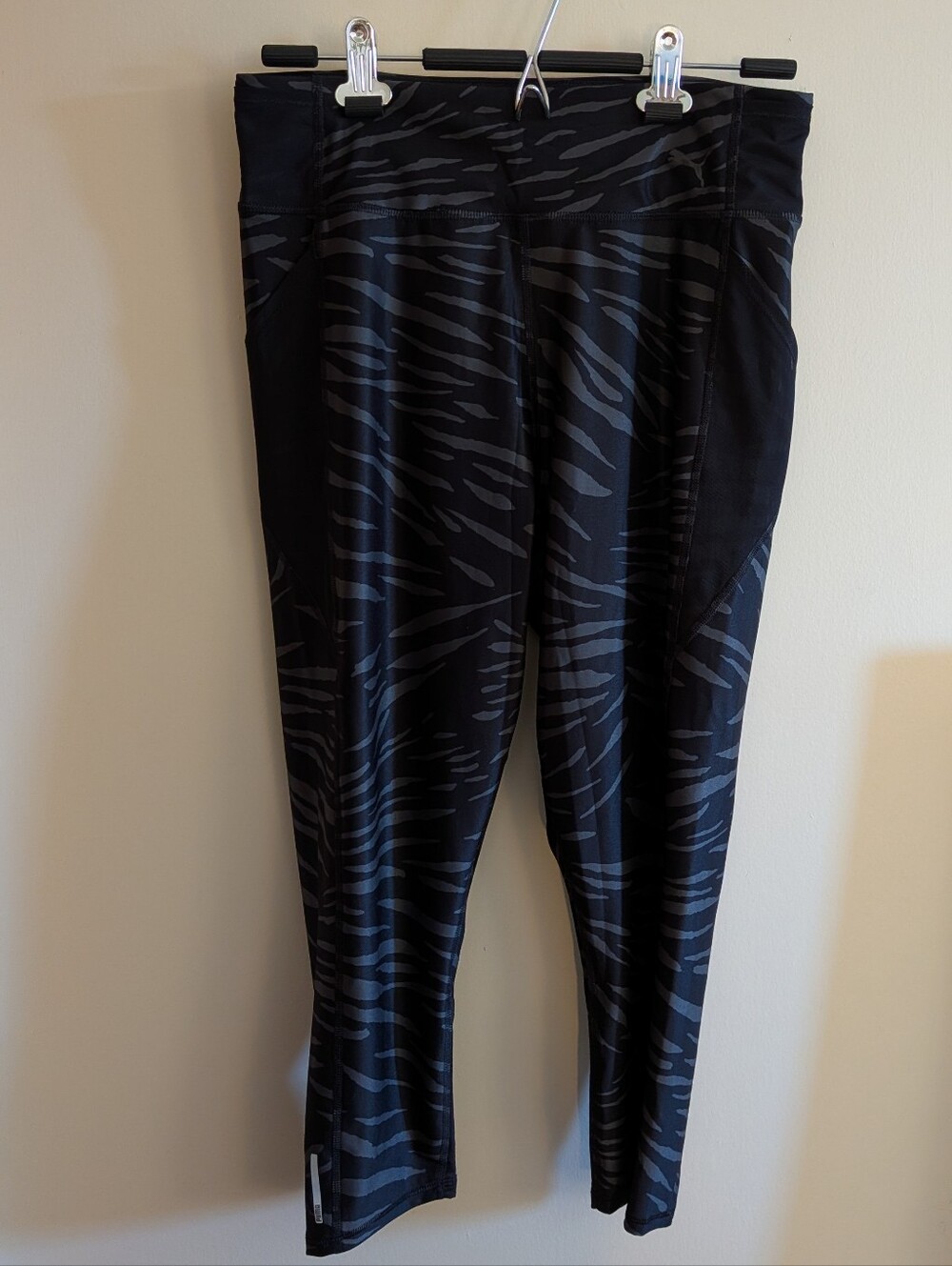 NWOT Puma Leggings Gray/Black Print Cropped (7/8) Stretch Capri High Rise, Sz Lg